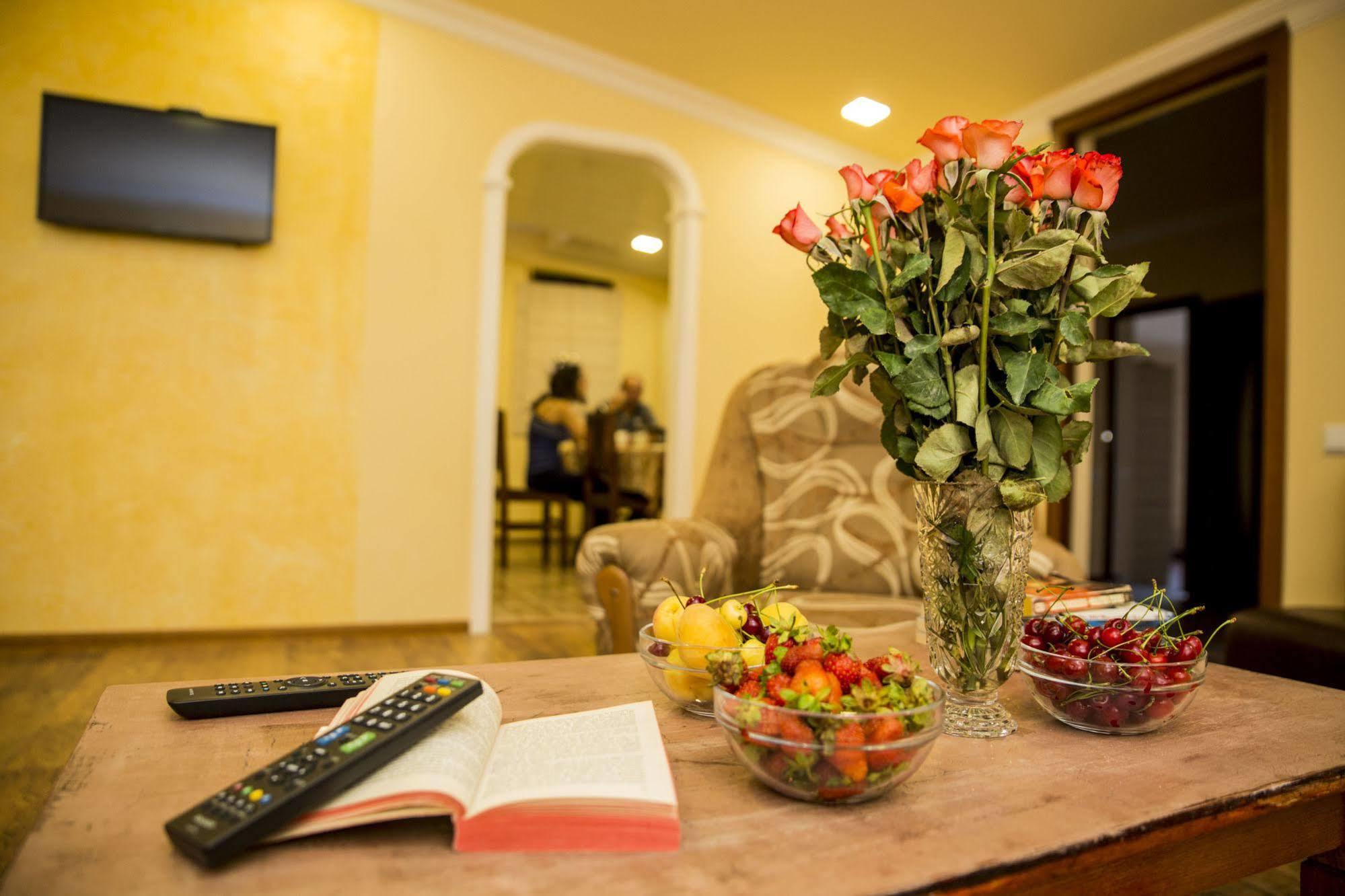 Your Hostel Yerevan Exterior photo